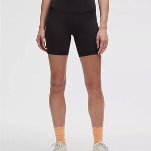 Black, Specialty Aspen Wunder Train High-Rise Short w/ pockets 6"